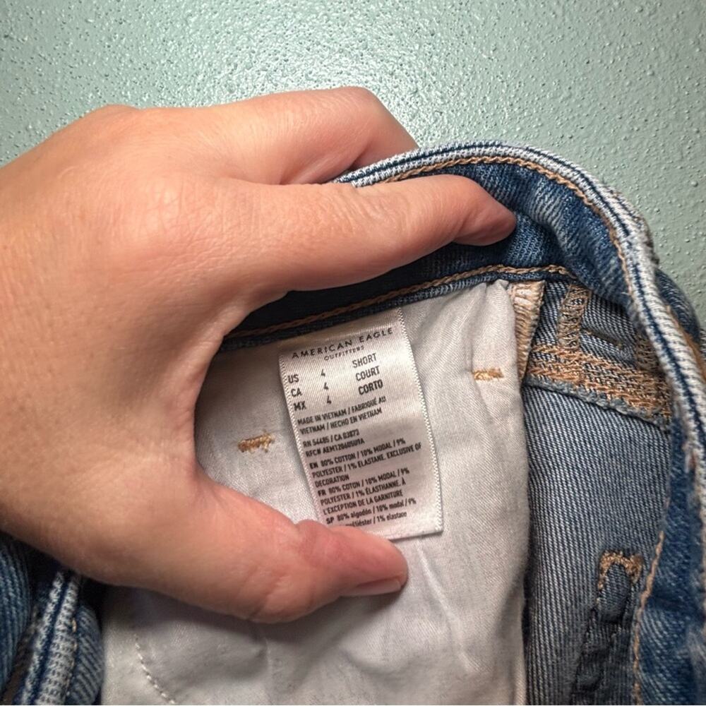 American Eagle Mom Straight Distressed Jeans | Size 4 Short - Picture 4 of 8